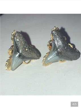 Clip-On shark tooth Earrings (vintage)